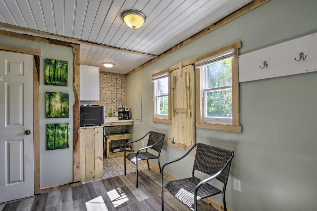 Mt Lookout Apartment | Mt Lookout Tiny House with Backyard and Fire Pit!