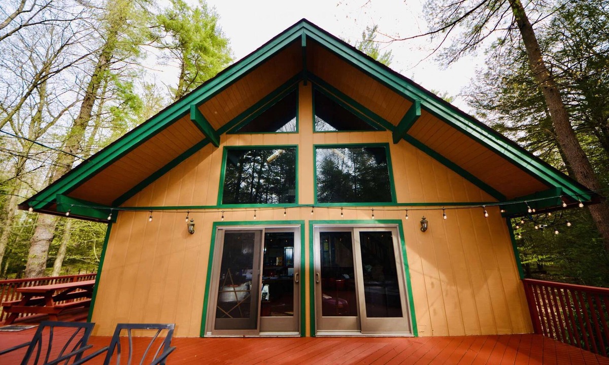 Pocono Pines Cottage | ⛰️⛵️⛱️Mt. Maplewood Lodge❤️1BR Couples★Romantic★Hot⛷Tub★Game Rm★Dogs+