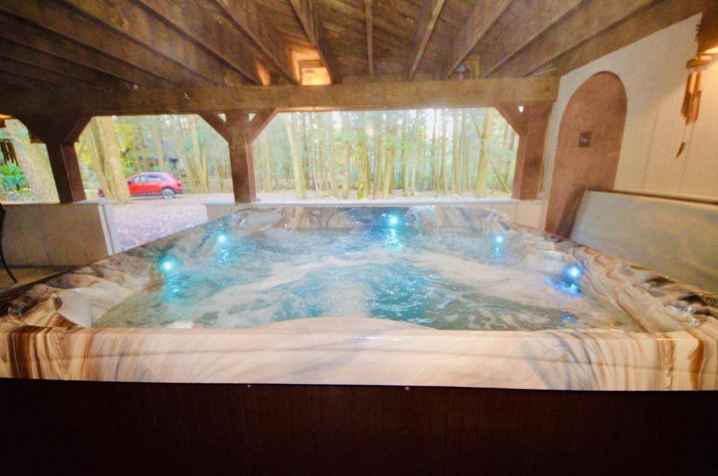 Pocono Pines Ski Chalet | Mt. Maplewood Split Lodge