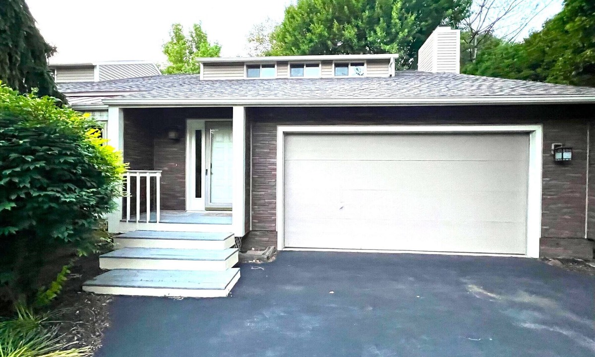 Sandusky House | Multi-level Large Home-minutes from Cedar Point!