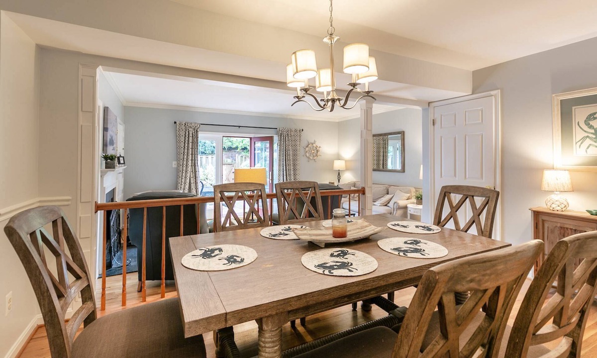 Historic District House | Multiple Gathering Spaces, Private Backyard & Free Parking at Townhome 1 Block to Capital Bldg