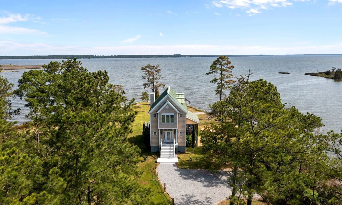 Merritt House | My Pointe of View - Spectacular Pet Friendly Waterfront with Views!