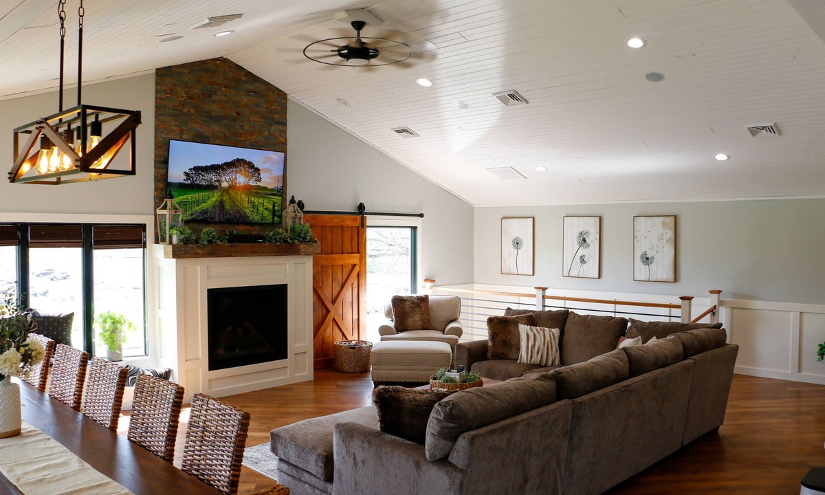 Ronks House | NEW! Elegance on The Farm Limitless Amenities ♦Pool ♦Hot Tub ♦Fish Pond +more!
