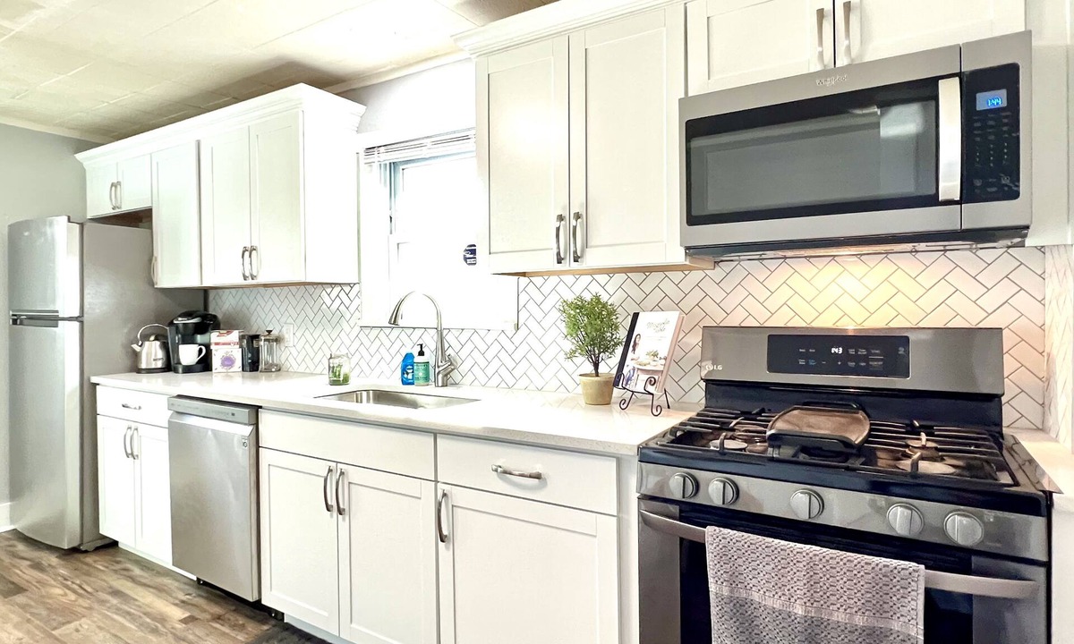Englewood House | NEW Kitchen - The Uptown Collective