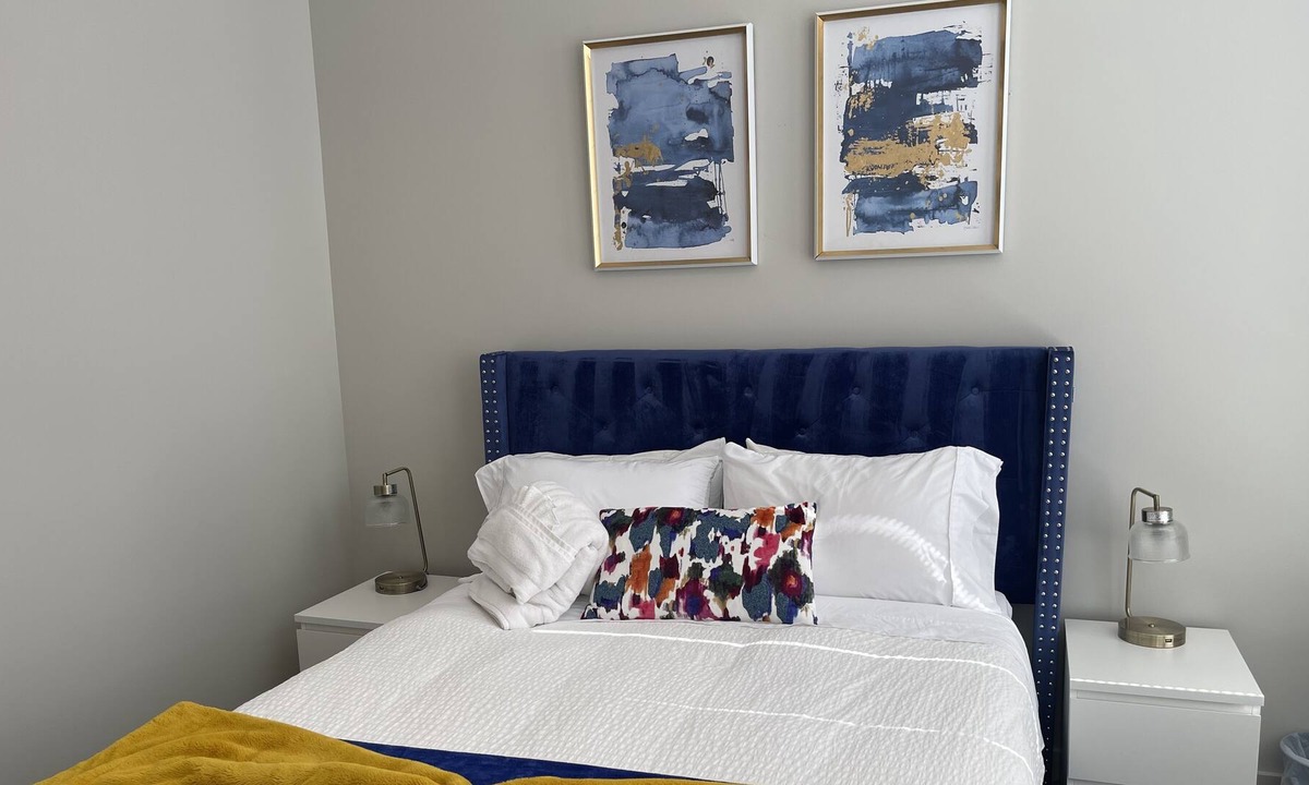 Upper Roseville Apartment | *New Luxurious* 2bd 2bth Apt near train to NYC and Newark Airport