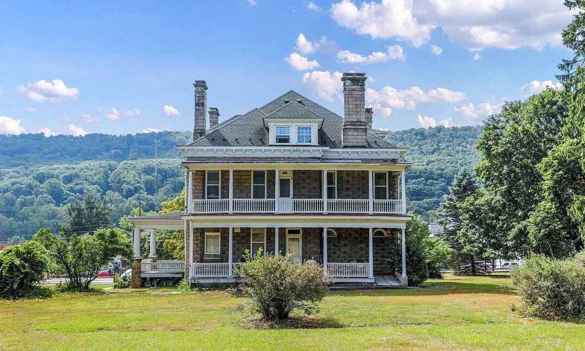 LaVale House | NEW ON VRBO Mountain view Grand 6BR 3BA Large Home in LaVale, 15min to Rocky Gap