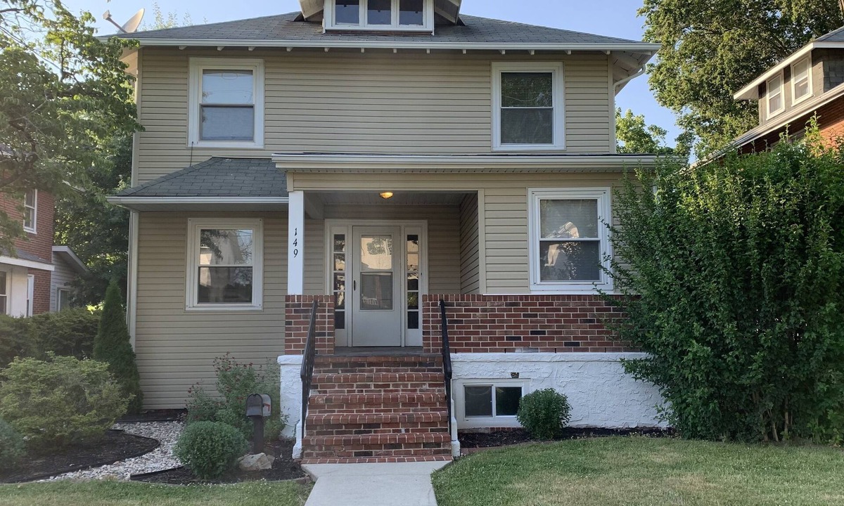 Phoenixville House | NEW! Spacious 3 br single/off steet parking, XBOX, Arcade, Ping Pong