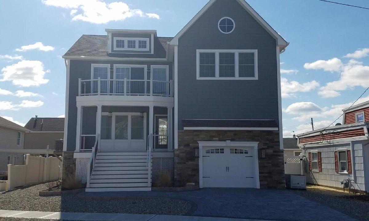 Normandy Beach House | Newer Construction-Bring your whole family and relax!