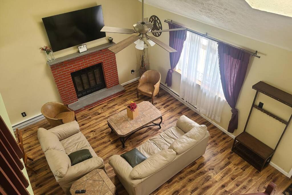 Tobyhanna Ski Chalet | Newly Remodeled 5 Bedroom Chalet in Prime Pocono
