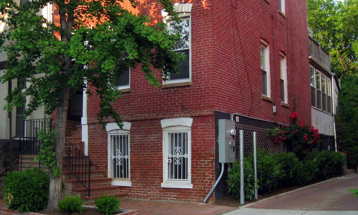 Shaw Apartment | Newly Renovated Apartment Near Convention Center! Walk to Hottest Rest/Shops.