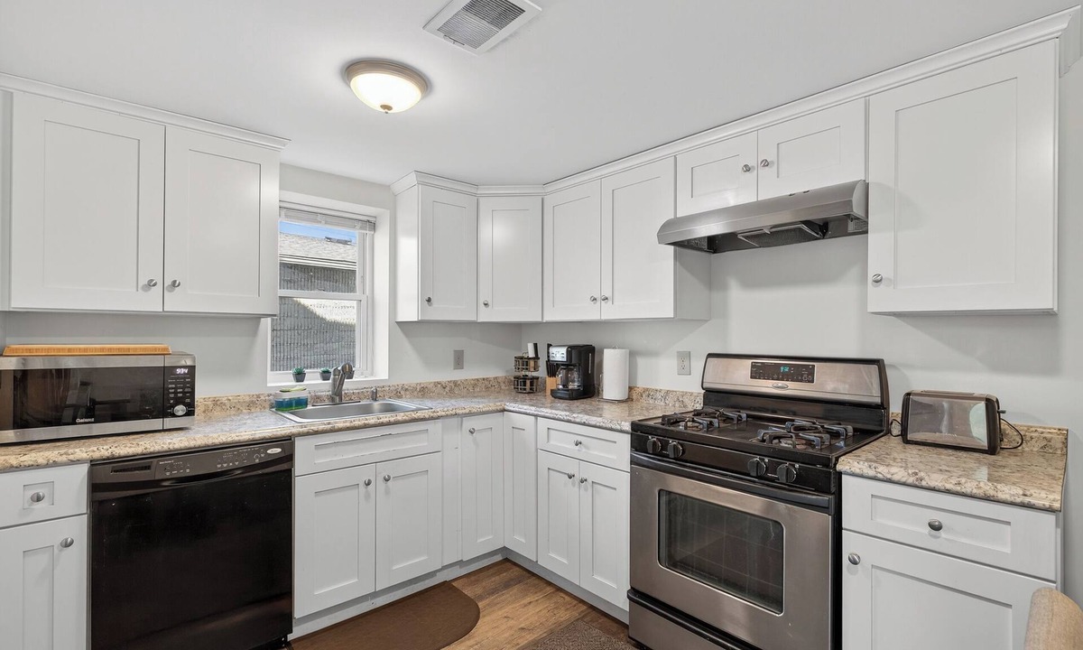 Middletown House | Newly Renovated Historic Middletown Home 15 min to Harris-Hershey!