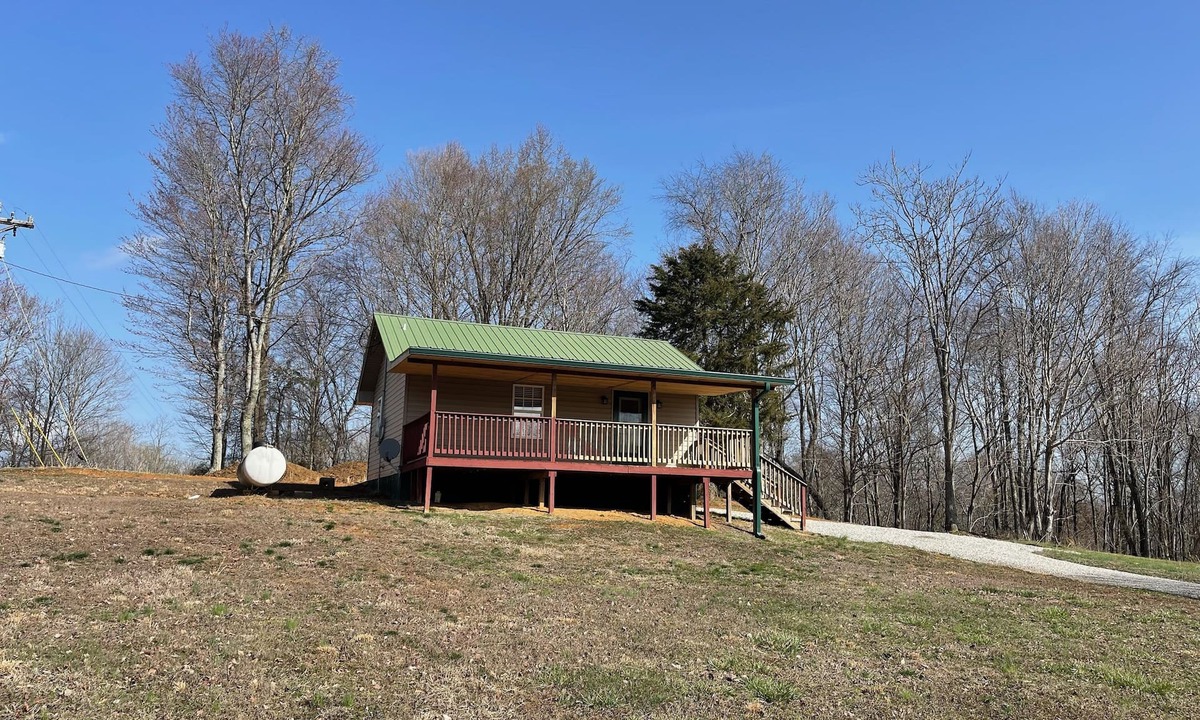 Albany Cabin | Newly renovated near Rowena, Grider and Wolf Creek Dam