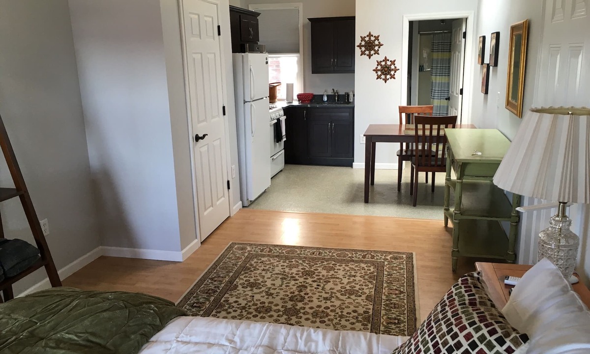 Newport Apartment | NEWPORT INN #3 - NO CLEANING FEES! FREE PARKING! WALK TO GAMES AND CONCERTS!