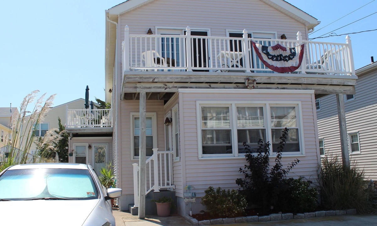 North Wildwood House | North Wildwood Townhouse, unit A. One Block To The Beach. Ocean Views From Deck.