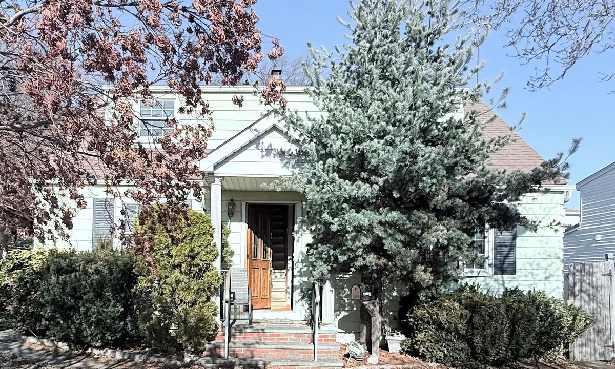 Elmwood Park House | NYC Commute! King Room HOME You have been looking for!