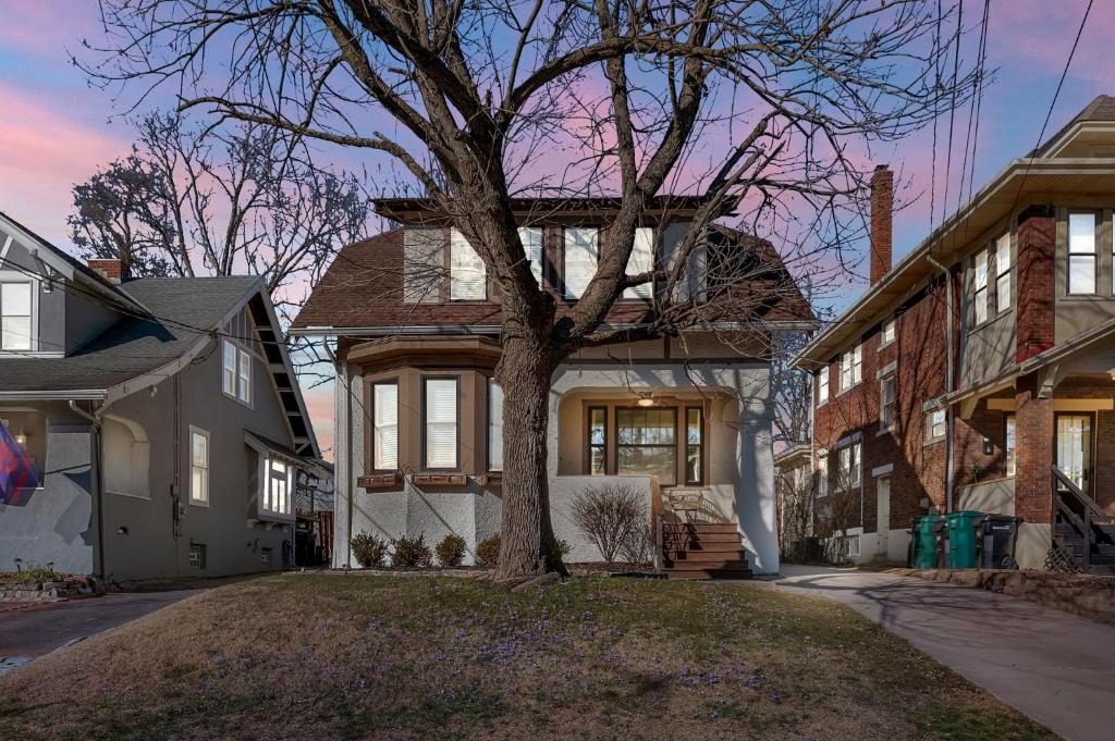 Oakley House | Oakley Square 3BR Charmer - Total Walkability home