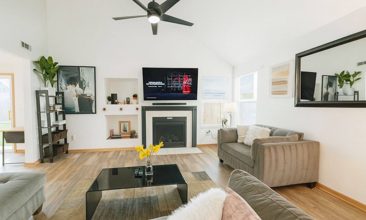 Columbus House | Oasis: Your Beautiful Single-family Home