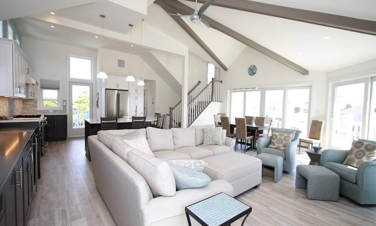 Ship Bottom House | Ocean Block Spacious 5-bedroom house with WiFi and AC in Beach Haven