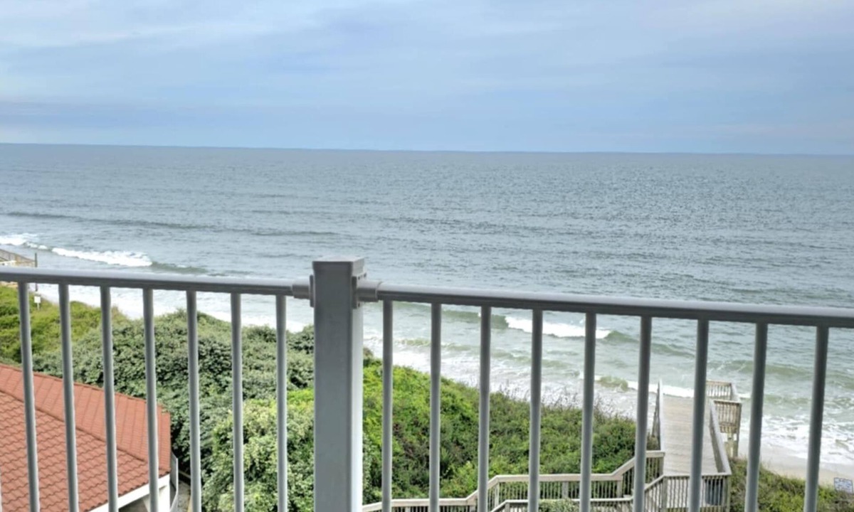 McCutcheon Field Condo | OCEAN FRONT 2-bedroom condo in North Topsail Beach