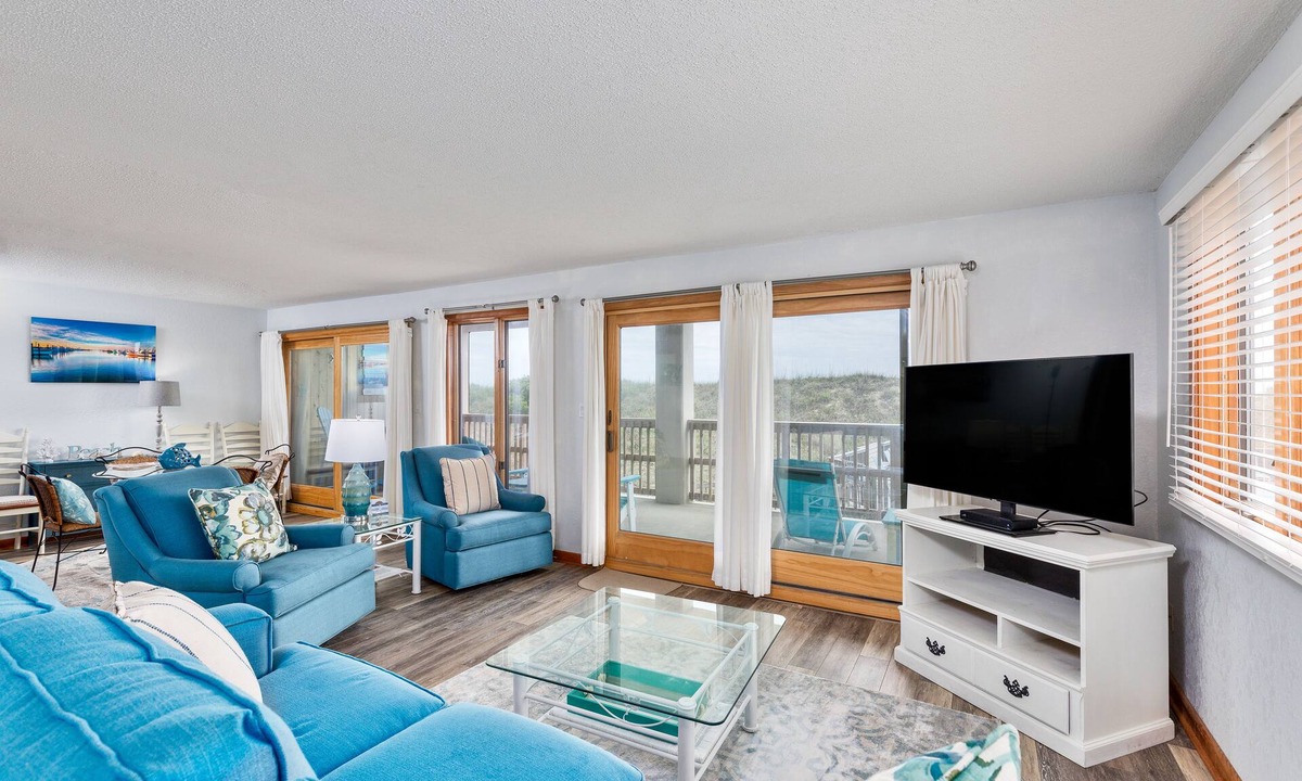 Nags Head Condo | Oceanfront Nags Head condo! Beautifully appointed with community pool!