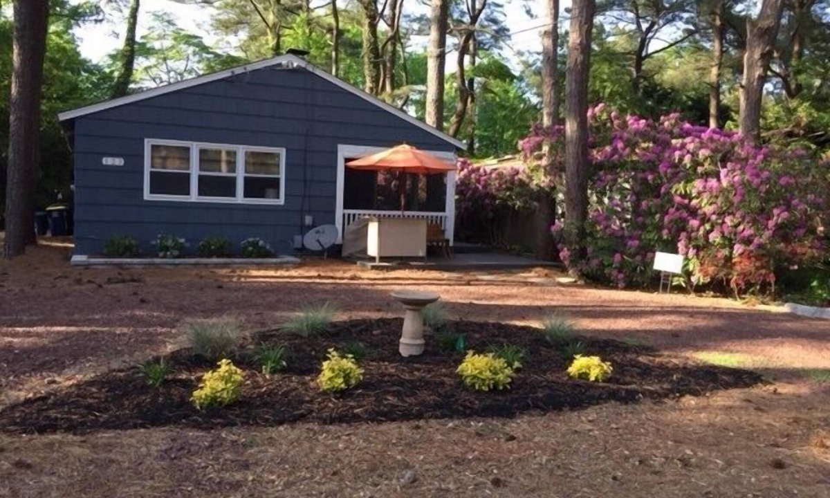 Rehoboth by the Sea Cottage | Oceanside Cozy Cottage 2 Blocks to Beach! Family & Dog Friendly! All Amenities!