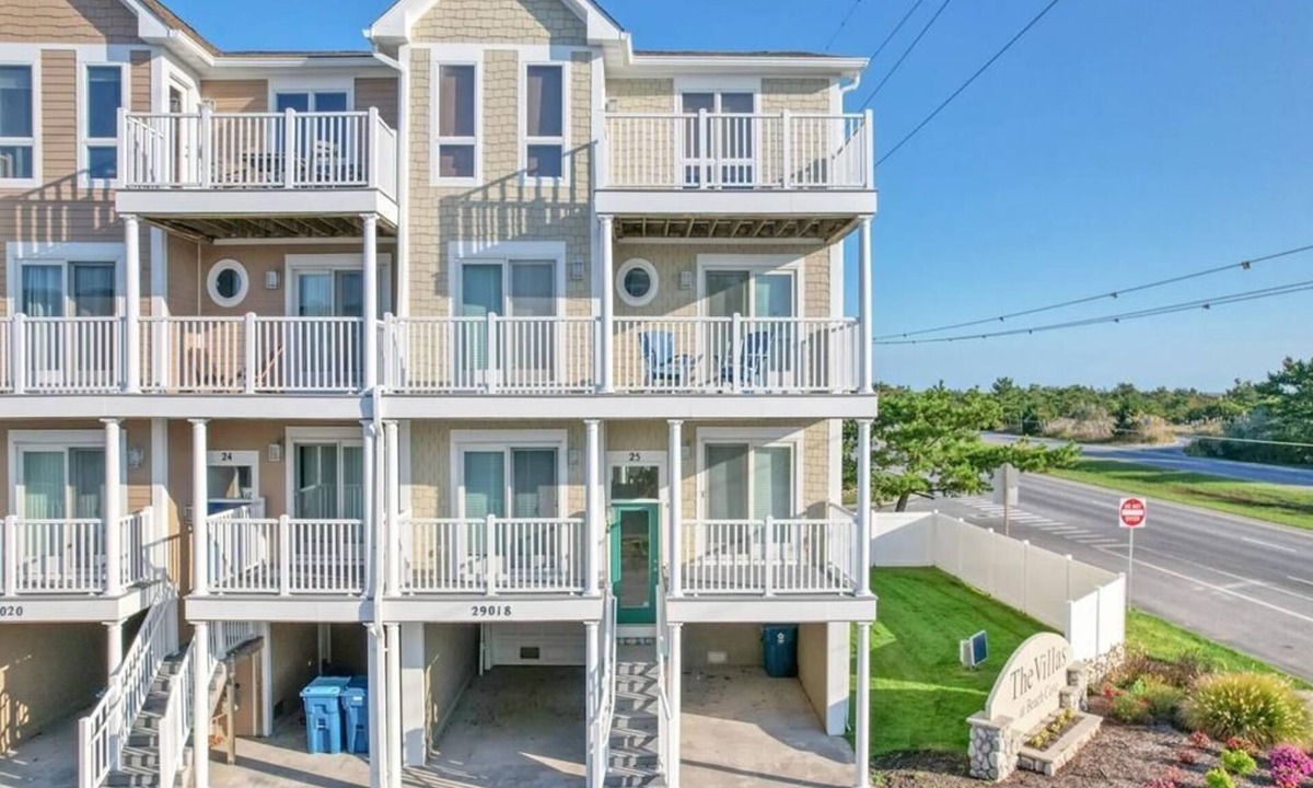 Bethany Beach Apartment | Oceanview Townhome w/Decks & Pool Access