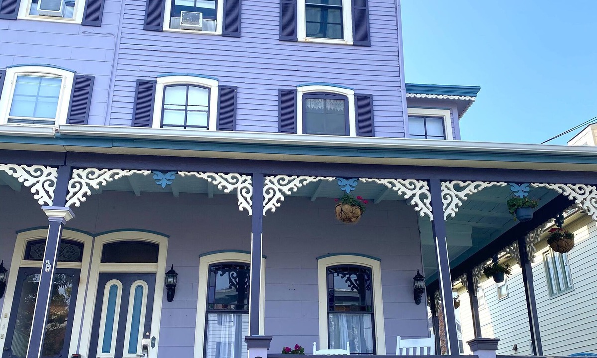 Cape May Apartment | One Bedroom flat 1 block from Beach & 3 blocks from Washington Square