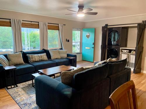 Colorado Springs Apartment | One Blue Rose