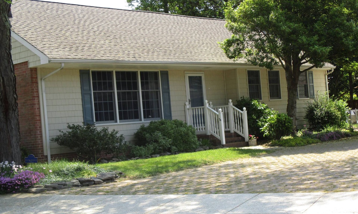 Rehoboth Beach House | Only 1.5 Blocks To Ocean, 1-3 blocks of restaurants, shops, bars. Come enjoy!