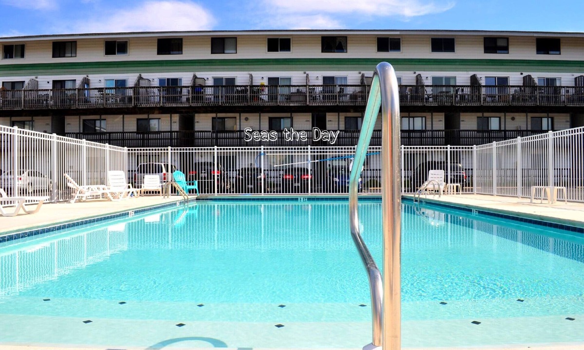 North Ocean City Condo | Park View, Pool, Fireworks and short walk to the Beach - Book Now!