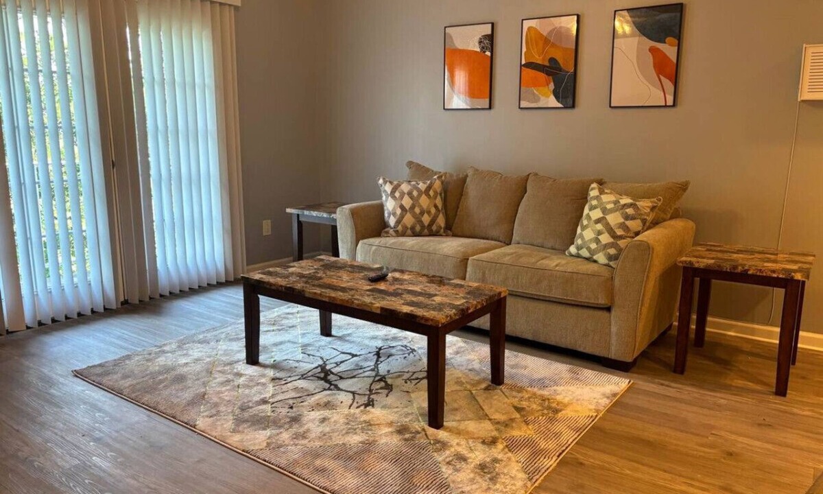 Franklin Apartment | Peaceful 2 bed with in unit washer/dryer