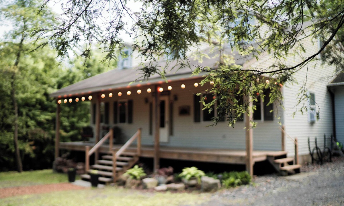 Mifflinburg Cabin | Peaceful Mountain Cabin close to Penn State, Bucknell & Susquehanna! Sleeps 10!