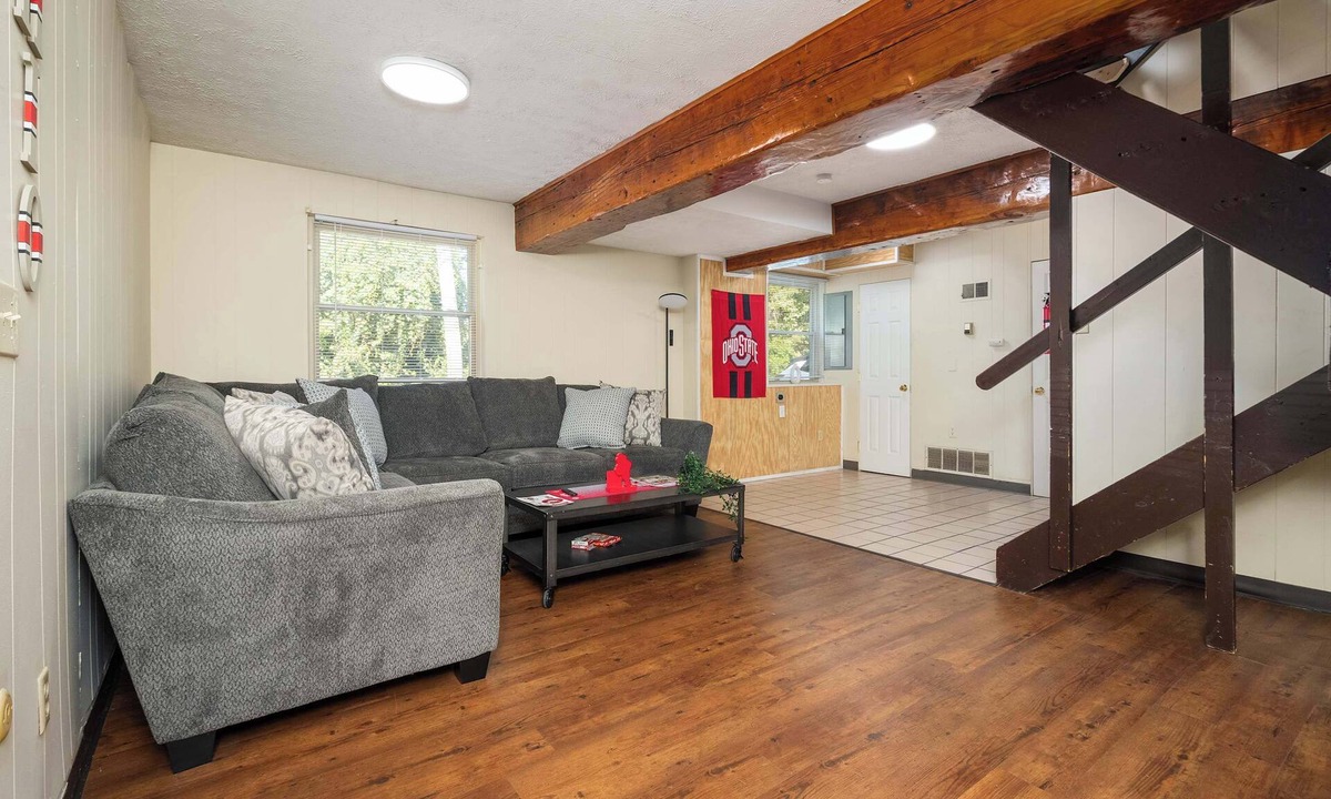 University District Apartment | Perfect Entertainment Space near The Shoe