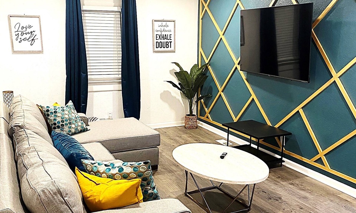 Bayview House | Pet-Friendly 2BR- Near Beach, Bases, & Hospitals