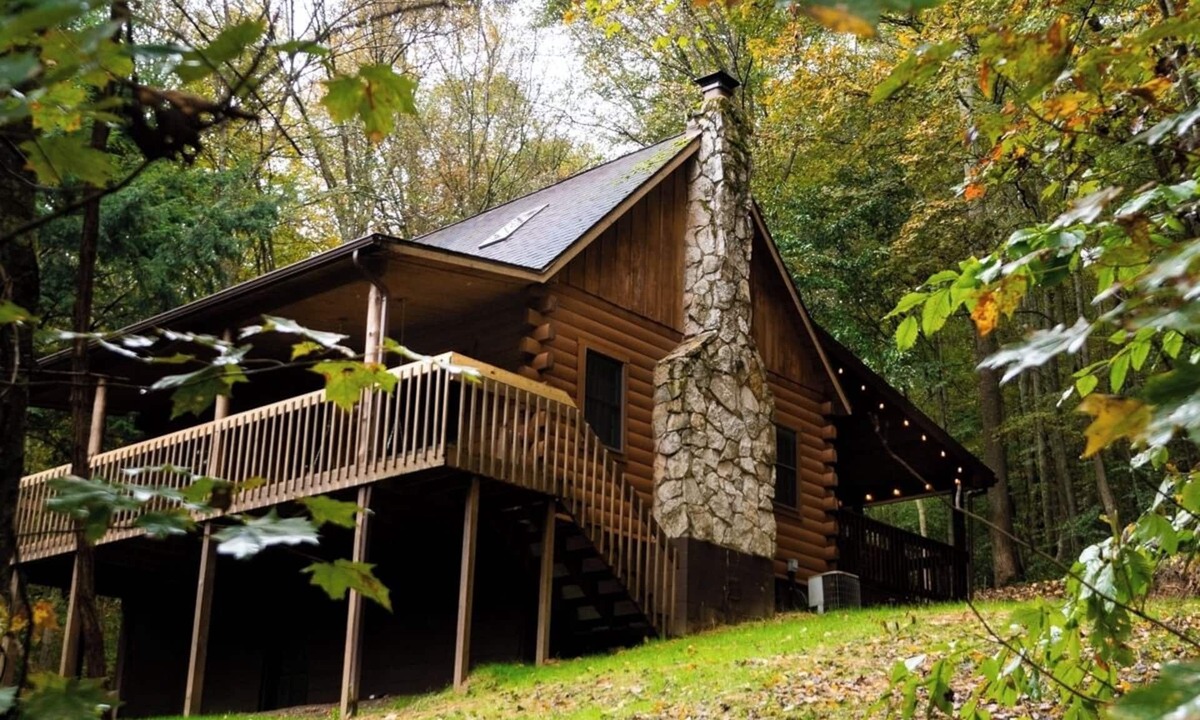 South Bloomingville Cabin | Pioneer - Hosted by The Chalets