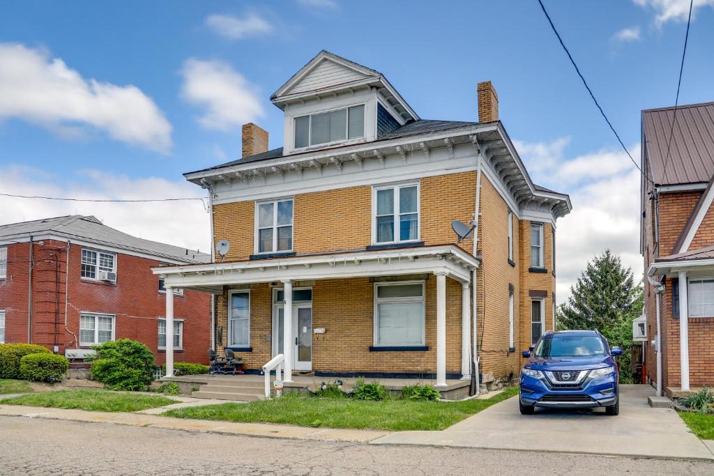 Ross Township Apartment | Pittsburgh Vacation Rental about 6 Mi to Downtown!