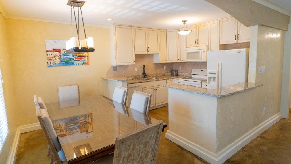 Northeast Virginia Beach Apartment | Plaza 2700 Luxury Beach Suites