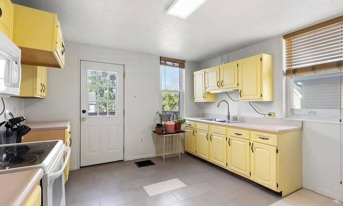 Avalon House | Pleasant Getaway in Avalon, PA