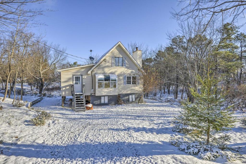 Long Pond House | Pocono Mountains Home with Deck, Grill and Fireplace!