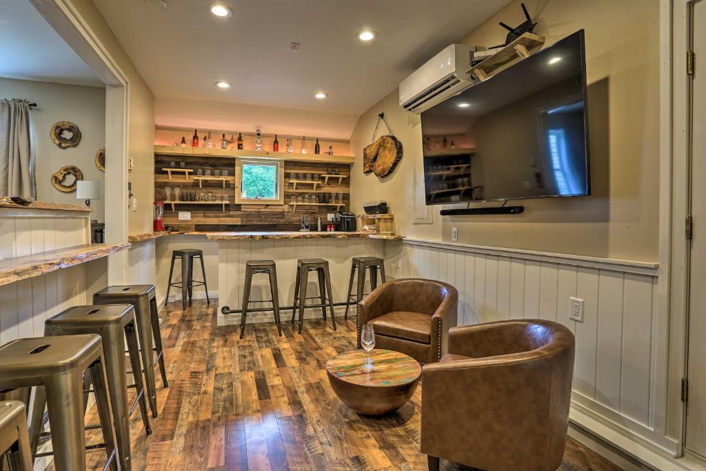 Pocono Summit House | Poconos Home with Lounge Less Than 5 Mi to Stillwater Lake!
