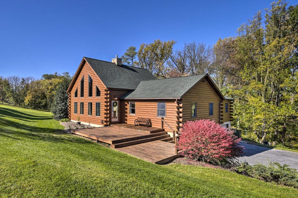 Mount Joy House | Pool, Games and Sauna Mount Joy Countryside Cabin