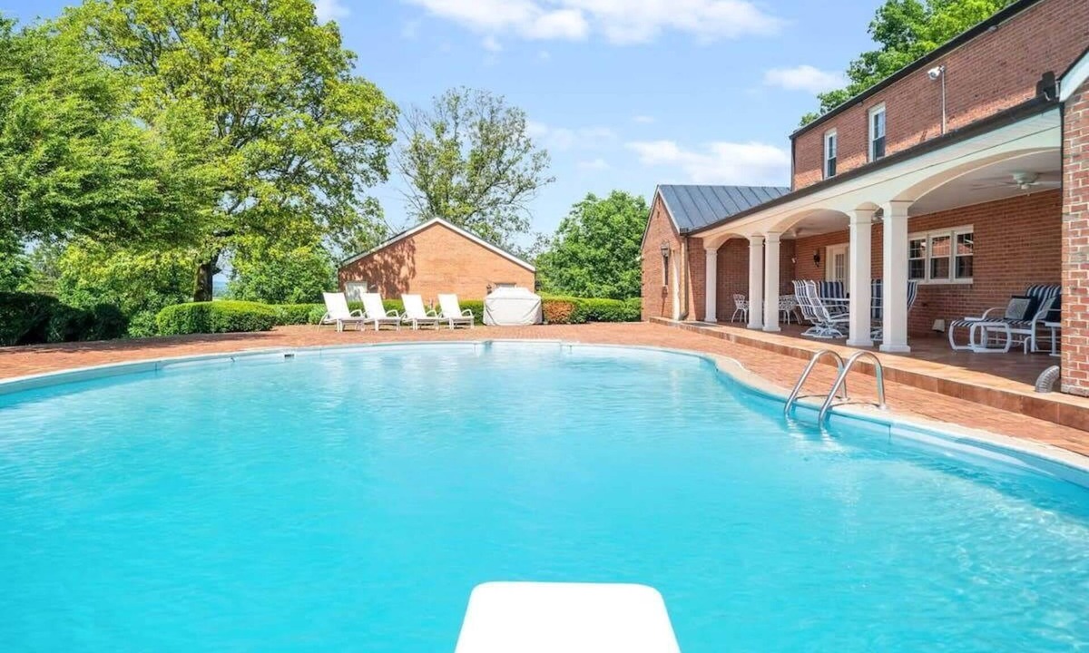 Somerset House | Pool, Tennis Court & Billiards! - Oak Hill House