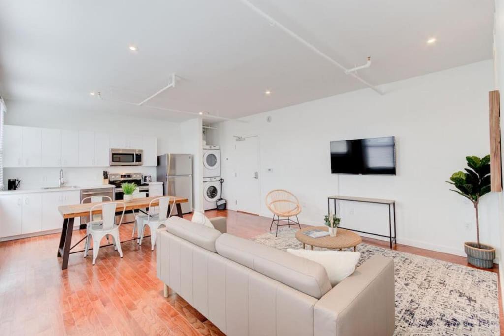 South Main Historic District Apartment | Prime Location - Modern Loft Right on S Main St!