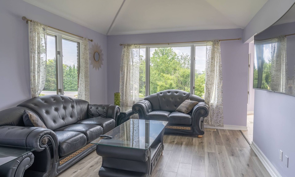 Butler House | Private Guest House - Please note does NOT sleeps 30