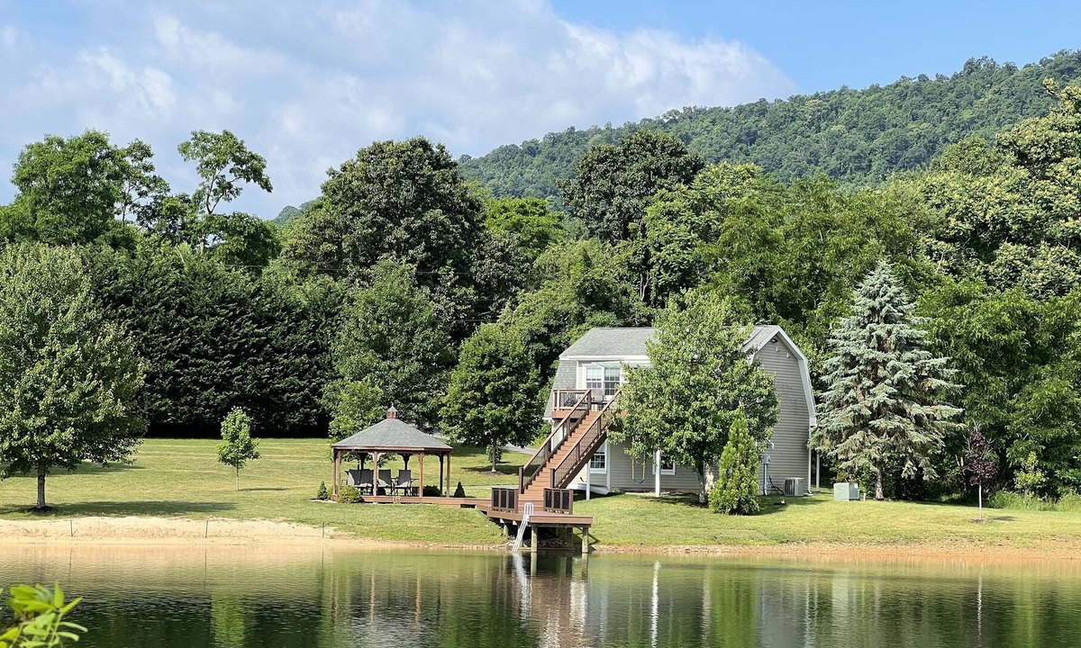 Clear Spring House | Private lake within 1.5 hours of DC and Baltimore!!!