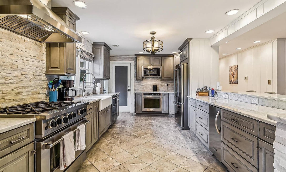 Rehoboth Beach House | PRIVATE POOL, EXTENSIVE DECK AND SCREENED IN PORCH! MINI WEEKS ALSO AVAILABLE WITH SATURDAY OR WEDNESDAY CHECK-IN. BOOK TODAY!