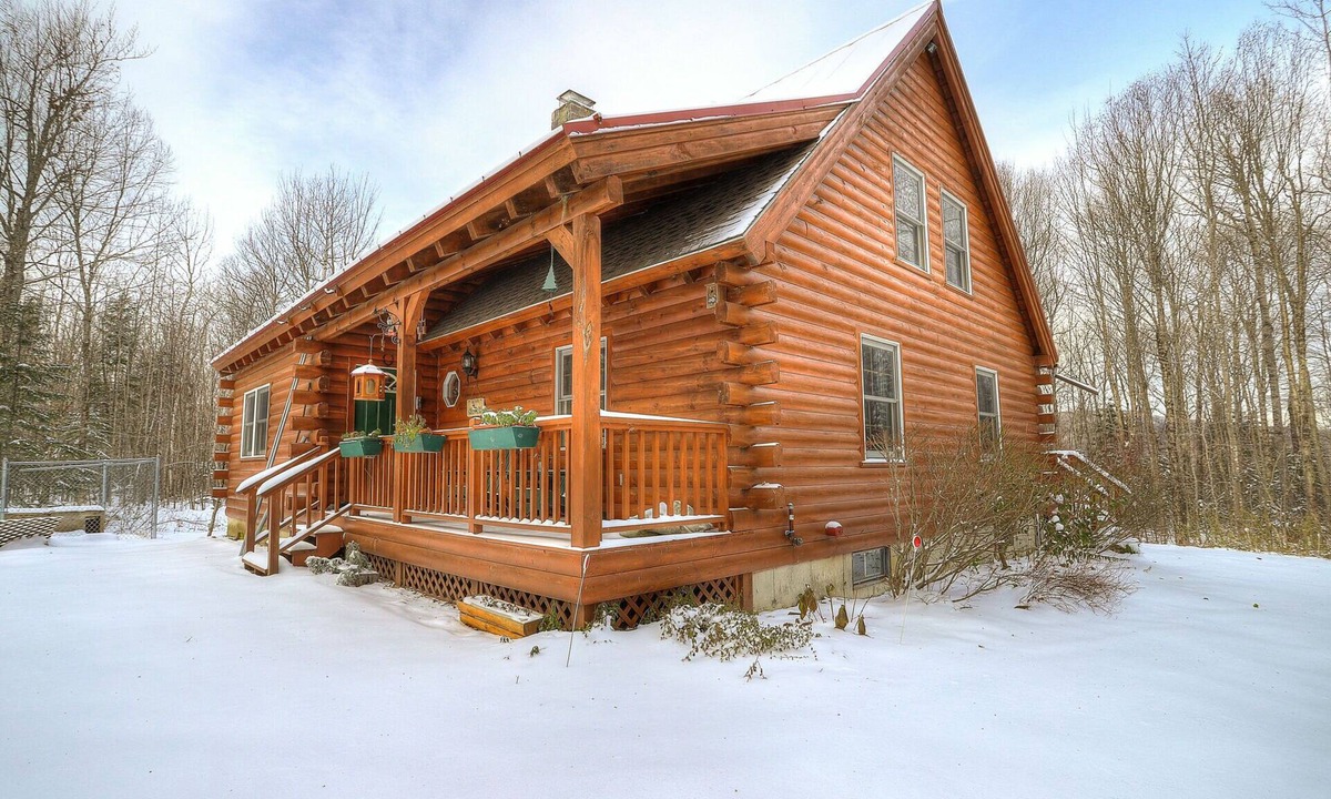 Rangeley Plantation House | Private Rangeley Log Cabin | ATV & Snowmobile Access | Dog Friendly