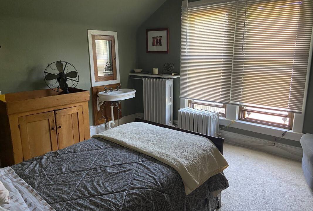 Downtown Toledo Resort | Private room ∙ 1 guest