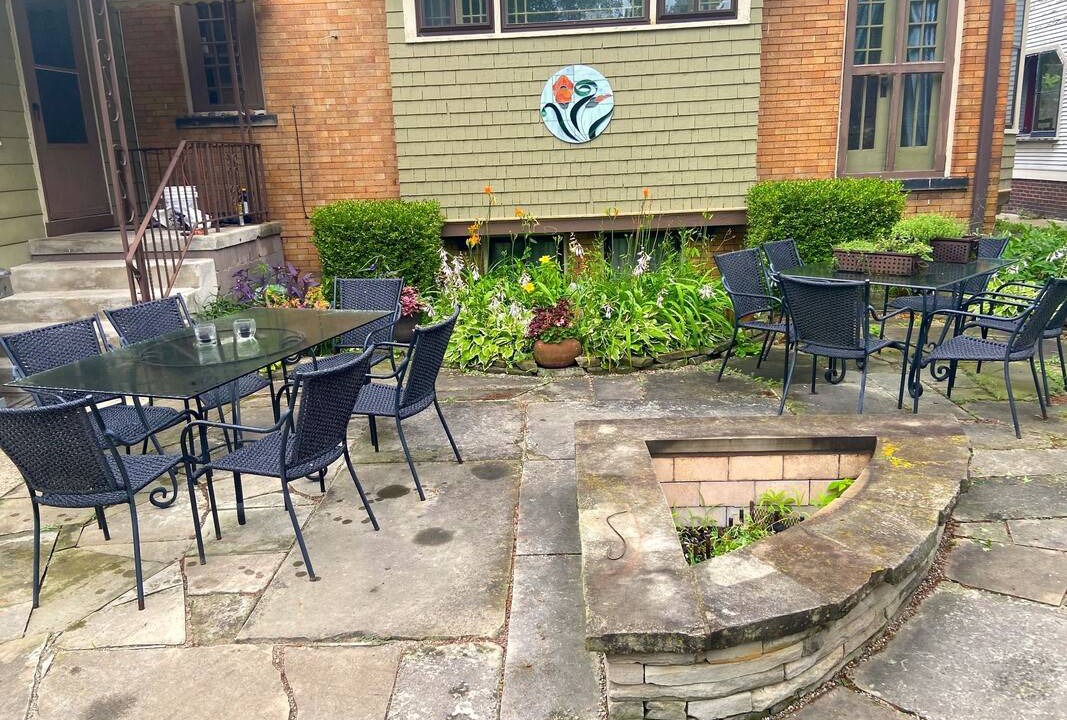 Downtown Toledo Resort | Private room ∙ 2 guests