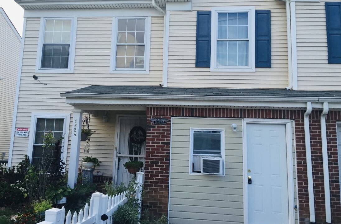 North Philadelphia West Resort | Private room ∙ 2 guests